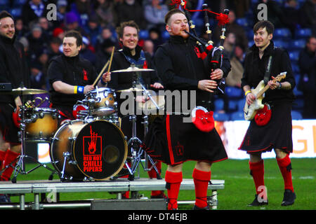 Edimbourg, Ecosse. Le 08 février, 2014. Red Hot Chili Pipers de divertissement d'avant-match lors de la RBS 6 Nations match entre l'Ecosse et l'Angleterre à Murrayfield Stadium, Édimbourg. Ecosse 0 - France 20. Credit : Action Plus Sport/Alamy Live News Banque D'Images