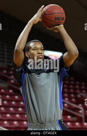 Chestnut Hill, Massachusetts, USA. Feb 8, 2014. Le 8 février, 2014 ; Duke Blue Devils l'avant du capot de Rodney (5) l'échauffement avant le match de basket-ball de NCAA entre le Duke Blue Devils et Boston College Eagles à Conte Forum. Anthony Nesmith/CSM/Alamy Live News Banque D'Images