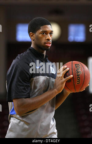 Chestnut Hill, Massachusetts, USA. Feb 8, 2014. Le 8 février, 2014 ; Duke Blue Devils avant Amile Jefferson (21) L'échauffement avant le match de basket-ball de NCAA entre le Duke Blue Devils et Boston College Eagles à Conte Forum. Anthony Nesmith/CSM/Alamy Live News Banque D'Images