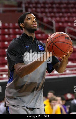 Chestnut Hill, Massachusetts, USA. Feb 8, 2014. Le 8 février, 2014 ; Duke Blue Devils avant Amile Jefferson (21) L'échauffement avant le match de basket-ball de NCAA entre le Duke Blue Devils et Boston College Eagles à Conte Forum. Anthony Nesmith/CSM/Alamy Live News Banque D'Images