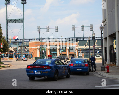 Michigan State Police arrête un automobiliste à Detroit, Michigan, USA Banque D'Images