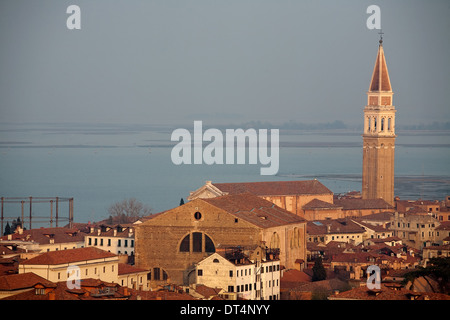 Vue supérieure panorama de vieilles maisons et les toits rouges sur Venise Banque D'Images