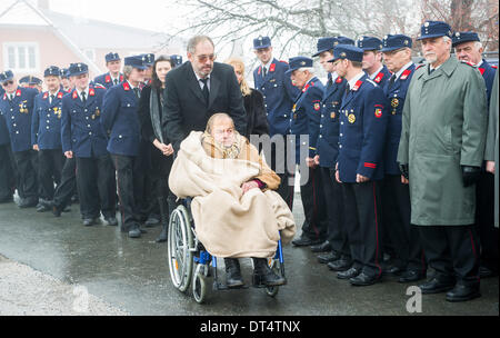 Preitenegg (Autriche). Le 08 février, 2014. Le frère de Carl Schell Schell assiste aux funérailles de l'acteur Maximilian Schell le Swiss-Austrian dans sa ville natale Preitenegg, Autriche, 08 février 2014. Maximilian Schell est mort à 83 ans après une opération le 01 février 2014. Photo : Marc Mueller/dpa/Alamy Live News Banque D'Images