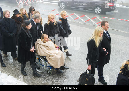 Preitenegg (Autriche). Le 08 février, 2014. Le frère de Carl Schell Schell assiste aux funérailles de l'acteur Maximilian Schell le Swiss-Austrian dans sa ville natale Preitenegg, Autriche, 08 février 2014. Maximilian Schell est mort à 83 ans après une opération le 01 février 2014. Photo : Marc Mueller/dpa/Alamy Live News Banque D'Images