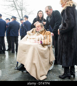 Preitenegg (Autriche). Le 08 février, 2014. Le frère de Carl Schell Schell assiste aux funérailles de l'acteur Maximilian Schell le Swiss-Austrian dans sa ville natale Preitenegg, Autriche, 08 février 2014. Maximilian Schell est mort à 83 ans après une opération le 01 février 2014. Photo : Marc Mueller/dpa/Alamy Live News Banque D'Images