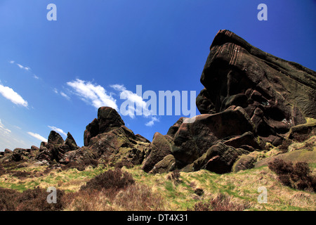 Vue d'été sur les formations rocheuses des roches, Ramshaw Staffordshire, Angleterre, RU Banque D'Images