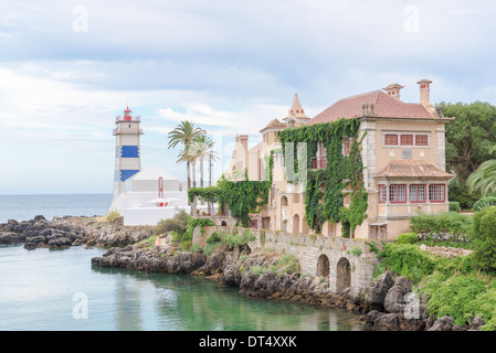 Paysage d'un phare à Cascais, Portugal Banque D'Images