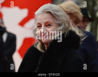 Berlin, Allemagne. 07Th Feb 2014. Hanna Schygulla actrice arrive pour la projection de la Berlinale Special film 'Baal' (1969) par le réalisateur allemand Volker Schloendorff au 64e Festival du Film de Berlin à Berlin, Allemagne, 07 février 2014. Le Berlinale festival se déroulera du 06 au 16 février 2014. Photo : JENS KALAENE/dpa/Alamy Live News Banque D'Images