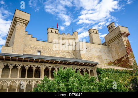 Olite château avec un ciel de nuages dans la Navarre, SpainOlite Banque D'Images