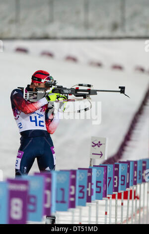 Sotchi, Krasnodar, Russie. Feb 8, 2014. . Lee JACKSON (GBR) pendant la prise de vue le biathlon masculin 10km Sprint au ski de fond Laura &AMP ; Centre de biathlon - XXII jeux olympiques d'hiver Banque D'Images