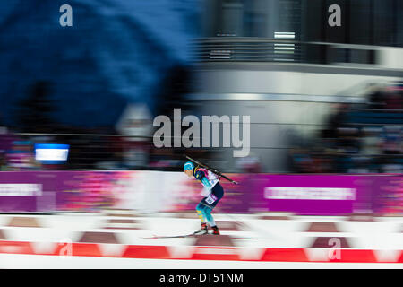 Sotchi, Krasnodar, Russie. Feb 8, 2014. . Serguei SEDNEV (UKR) en action pendant la Biathlon hommes 10km Sprint au ski de fond Laura &AMP ; Centre de biathlon - XXII jeux olympiques d'hiver Banque D'Images