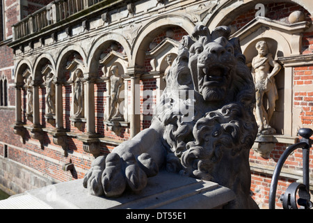 Lion sculpter à Frederiksborg Palace Banque D'Images