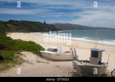 Voile Beach avec des bateaux en premier plan plage Seal Rocks NSW Australie Nouvelle Galles du Sud Banque D'Images