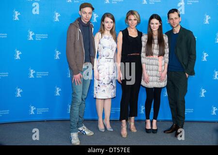 Berlin, Germanu, . Feb 9, 2014. Dietrich Brüggemann a présenté le nouveau film ''Chemin de Croix'' dans le 64e Festival International du Film de Berlin avec Lea Van Acken, Franziska Weisz et écrire par Anna Brüggemann et produit par Jochen laube. © Goncalo Silva/NurPhoto ZUMAPRESS.com/Alamy/Live News Banque D'Images