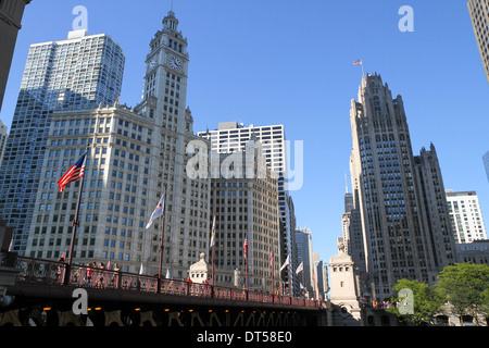 Le Wrigley Building et la Tribune Tower, Chicago, Illinois Banque D'Images