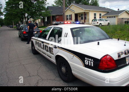 Grosse Pointe Park police department voitures dans une rue de Detroit, Michigan, USA. Banque D'Images