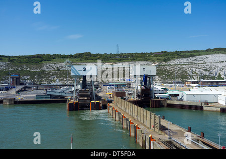 L'approche cross channel ferry port terminal d'arrivée Dover Kent UK Banque D'Images