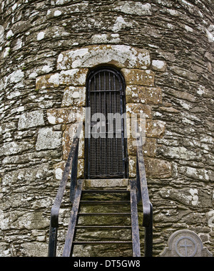 La porte de la tour ronde Monasterboice historique close up dans le comté de Louth, en Irlande, l'Europe, portes unique Banque D'Images