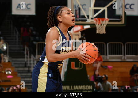 Coral Gables, FL, USA. Feb 9, 2014. Dawnn Maye # 1 de Georgia Tech en action au cours de la jeu de basket-ball de NCAA Miami entre les ouragans et la Georgia Tech Yellow Jackets à la Banque United Center de Coral Gables, Fl. Les Yellow Jackets défait les Hurricanes 89-87. © csm/Alamy Live News Banque D'Images