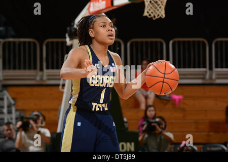 Coral Gables, FL, USA. Feb 9, 2014. Dawnn Maye # 1 de Georgia Tech en action au cours de la jeu de basket-ball de NCAA Miami entre les ouragans et la Georgia Tech Yellow Jackets à la Banque United Center de Coral Gables, Fl. Les Yellow Jackets défait les Hurricanes 89-87. © csm/Alamy Live News Banque D'Images