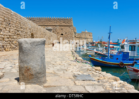 Le port d'Héraklion et le château. Crète, Grèce Banque D'Images