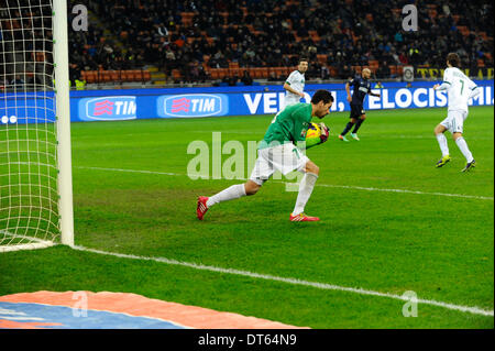 MIlan, Italie. 09Th Feb 2014. Gianluca Pegolo gardien de Sassuolo calcio en action au cours de la Serie A italienne de football match Ligue entre Inter Milan et Sassuolo à San Siro à Milan : Action Crédit Plus Sport/Alamy Live News Banque D'Images