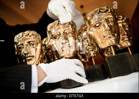 Les derniers préparatifs sont faits à BAFTA avant le 2014 British Academy of Film and Television Arts. Banque D'Images