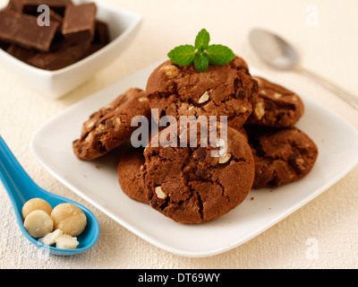 Les cookies au chocolat avec noix de macadam. Recette disponible. Banque D'Images