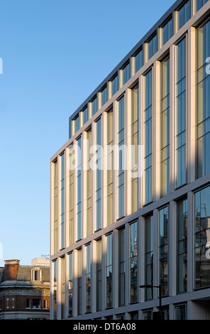 95 Wigmore Street, London, United Kingdom. Architecte : ORMS Architecture Design, 2013. Détail de la façade. Banque D'Images