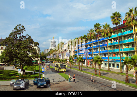 Vue de l'Avenue Rustaveli et Sheraton Hôtel conçu dans le style du grand phare à Alexandrie en Égypte, Batumi, Géorgie Banque D'Images