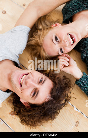 Studio shot couple lying on floor Banque D'Images