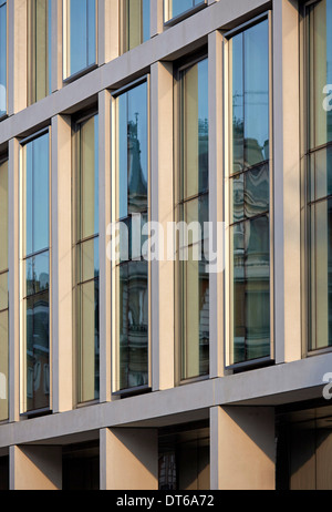 95 Wigmore Street, London, United Kingdom. Architecte : ORMS Architecture Design, 2013. Détail de la façade. Banque D'Images
