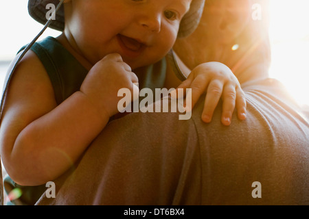 Père holding baby daughter Banque D'Images