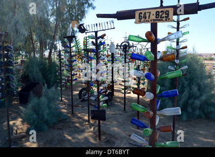 Elmer's Bottle Tree Ranch depuis longtemps une Route 66 monument à Mojave County, Californie Banque D'Images