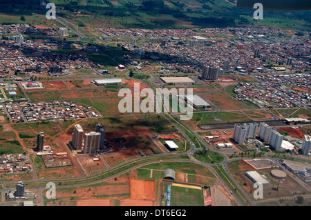 L'une des villes satellites construites pour loger les travailleurs de la construction building Brasilia en 1961 au Brésil. Banque D'Images