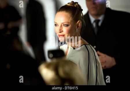 Berlin, Allemagne. 10 fév, 2014. L'actrice Uma Thurman arrive pour le gala de cinéma pour la paix pendant le 64e Festival du Film de Berlin à Berlin, Allemagne, 10 février 2014. La cérémonie de remise des prix et du gala aura lieu chaque année dans le cadre de la Berlinale. Photo : DANIEL NAUPOLD/DPA/Alamy Live News Banque D'Images