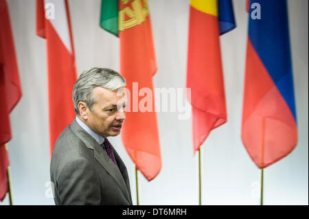 Bruxelles, Belgique. 10 fév, 2014. Le Ministre belge des Affaires étrangères Didier Reynders arrive pour une réunion du Conseil des affaires étrangères de l'UE au siège à Bruxelles, Belgique Le 10.02.2014 Les ministres des Affaires étrangères se sont réunis pour discuter le Partenariat oriental, les récents événements en Ukraine et le référendum suisse sur la liberté de circulation, entre autres sujets. Par Wiktor Dabkowski/dpa/Alamy Live News Banque D'Images