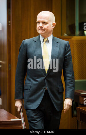 Bruxelles, Belgique. 10 fév, 2014. Le Secrétaire britannique des affaires étrangères William Hague arrive pour une réunion du Conseil des affaires étrangères de l'UE au siège à Bruxelles, Belgique Le 10.02.2014 Les ministres des Affaires étrangères se sont réunis pour discuter le Partenariat oriental, les récents événements en Ukraine et le référendum suisse sur la liberté de circulation, entre autres sujets. Par Wiktor Dabkowski/dpa/Alamy Live News Banque D'Images