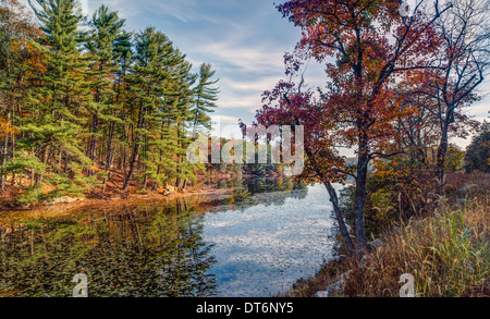 L'automne à Harriman State Park, État de New York par le lac Banque D'Images