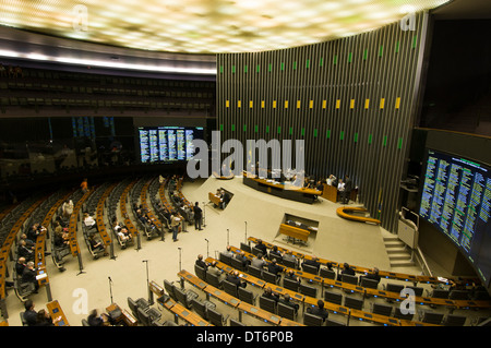 Les députés en séance plénière de la Chambre des députés au Congrès National (Parlement) du Brésil à Brasilia, Brésil. Banque D'Images