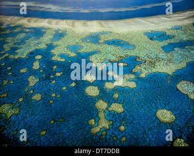 Une vue aérienne des îles de la Grande Barrière de corail dans le Queensland Australie Grande Barrière de Corail, Queensland, Australie Banque D'Images