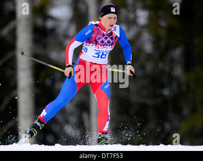 La Pierre Saint Martin, la Russie. Feb 11, 2014. La skieuse tchèque Karolina Grohova pendant le les qualifications des femmes de la sprint cross-country au Jeux Olympiques d'hiver de 2014 à la Pierre Saint Martin, la Russie, le 11 février 2014. Photo : CTK/Vondrous Romain Photo/Alamy Live News Banque D'Images