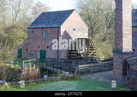 La roue à eau du moulin de silex Cheddleton Cheddleton Staffordshire England UK Banque D'Images