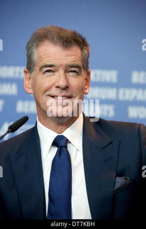 Pierce Brosnan acteur assiste à la conférence de presse pour "The Long Way Down' lors de la 64e Berlin International Film Festival Berlinale Berlinale Palast à aka à Berlin, Allemagne, le 10 février 2014. Le film est présenté dans la section spéciale de la Berlinale qui se déroulera du 06 au 16 février 2014. Photo : Hubert Boesl - ATTENTION ! Pas de fil - service Banque D'Images