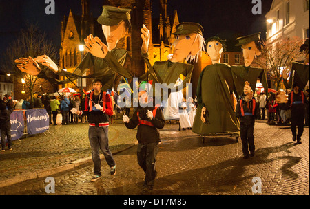 Big Burns Supper, Homecoming 2014 Carnaval à travers les rues de Dumfries. Soldat de la Première Guerre mondiale puppets Banque D'Images