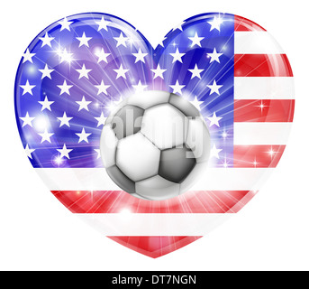 Balle de football soccer America flag love heart concept avec le drapeau américain en forme de coeur et un ballon de soccer de prendre l'avion Banque D'Images