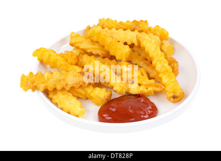Une petite portion de frites dans un plat avec du ketchup. Banque D'Images
