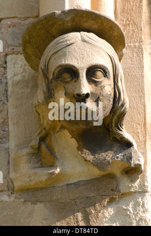 Têtes de pierre sur une église à Barnby Dun, South Yorkshire, Angleterre Banque D'Images