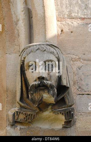 Têtes de pierre sur une église à Barnby Dun, South Yorkshire, Angleterre Banque D'Images