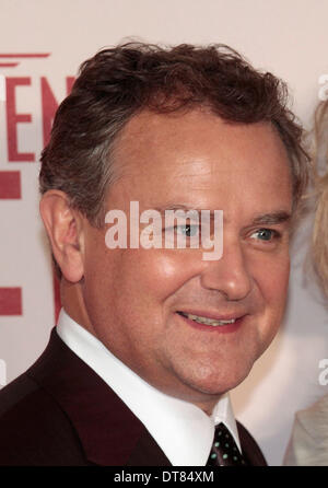 Londres, Royaume-Uni, le 11 février 2014 Hugh Bonneville arrive à la première UK de 'l'Monuments hommes'' à l'Odeon Leicester Square Photo : Crédit : MRP le MRP/Alamy Live News Banque D'Images